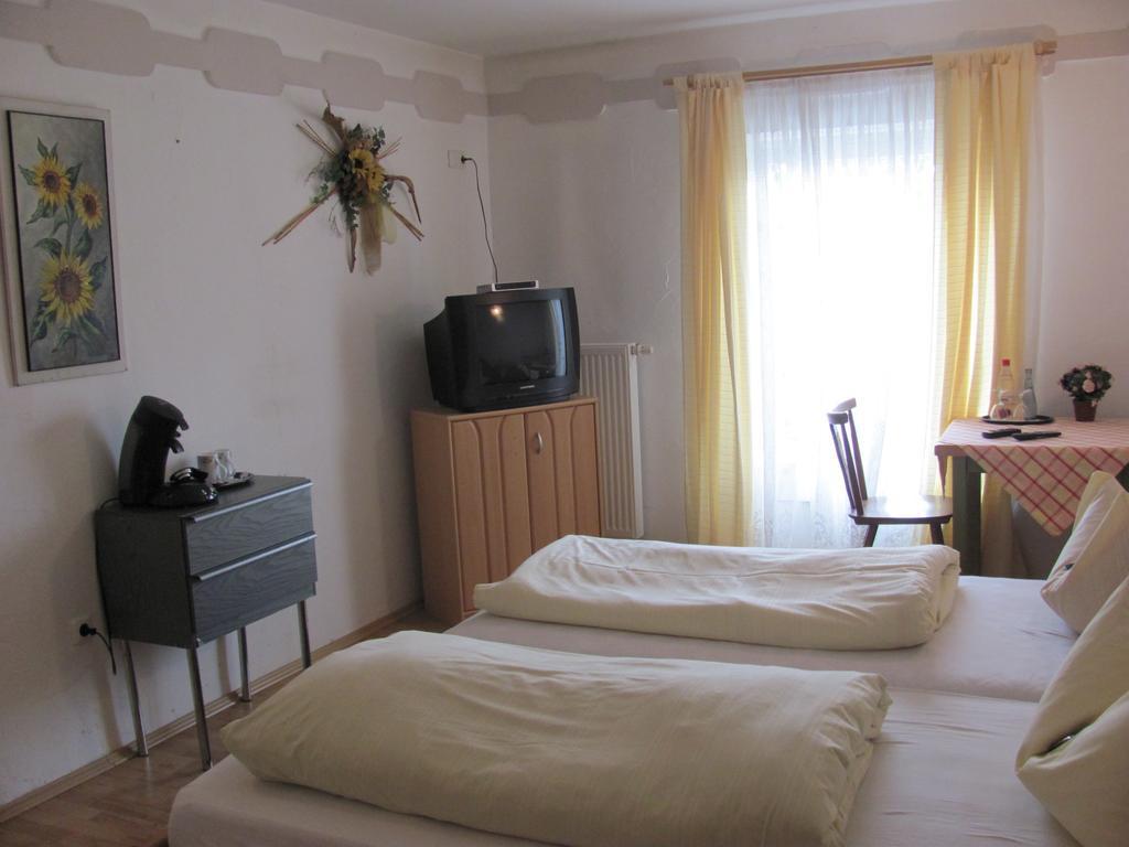 Hotel Negele Hohenfurch Екстер'єр фото